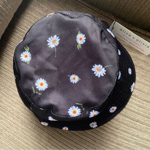NWT Alice + Olivia AO x FabFirFun Reversible Bucket Hat - Picture 8 of 8
